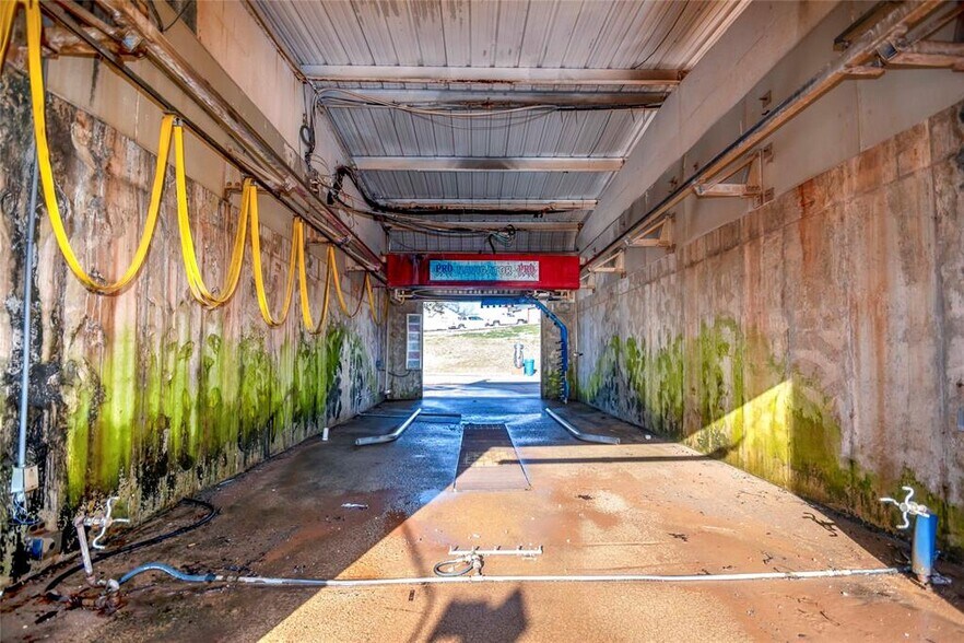 More Photos Of 1102 E 1st St, Chandler Carwash For Sale