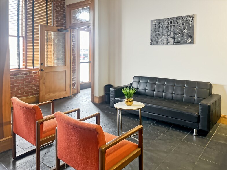 More Photos Of 2020 Eye St, Bakersfield Coworking Space