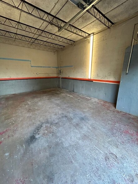 More Photos Of 4619-4629 NW 8th Ave, Oakland Park Warehouse For Lease