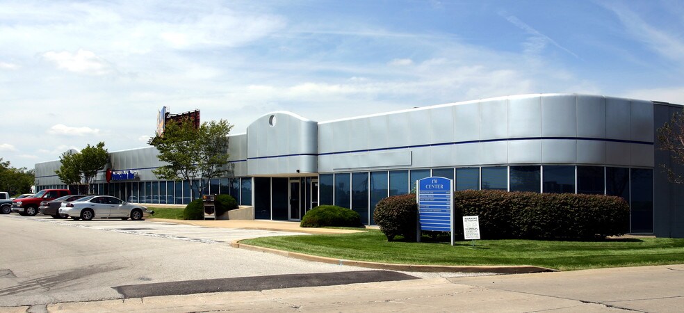 More Photos Of 1901-1939 Belt Way Dr, Overland Showroom For Lease