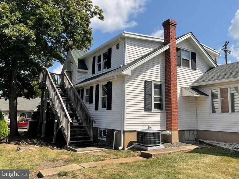 More Photos Of 300 Spruce St, Doylestown Office For Sale