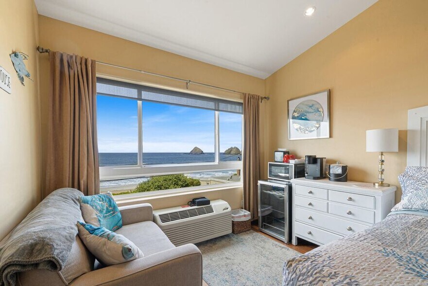 More Photos Of 1505 Pacific Ave NW, Oceanside Hotel For Sale