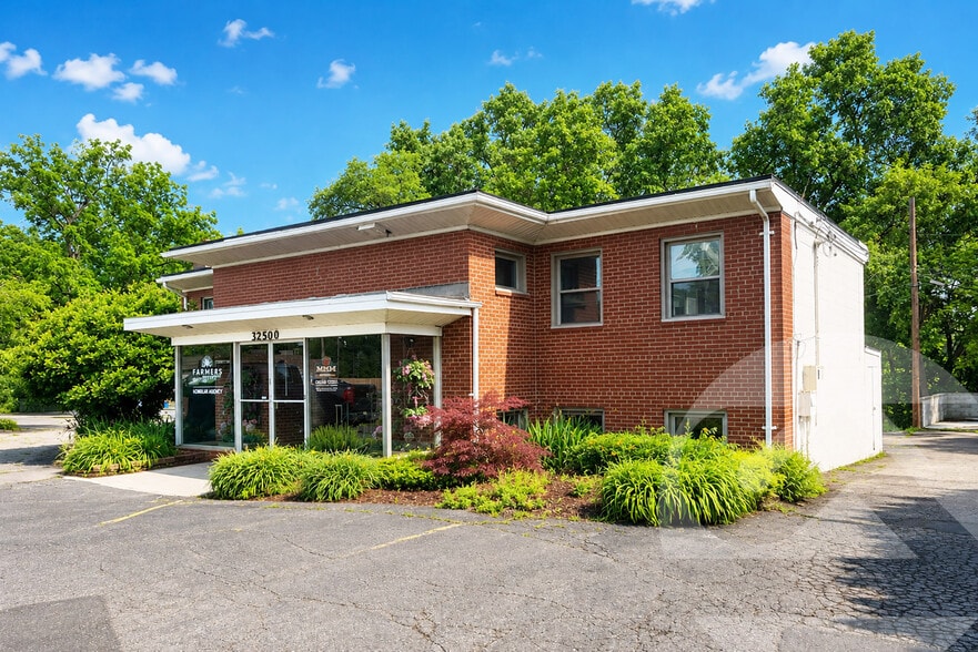 Primary Photo Of 32500 Grand River Ave, Farmington Office For Sale