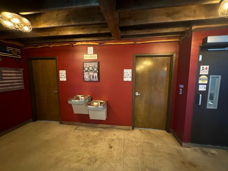 More Photos Of 201 E Center St, Tarpon Springs Bar For Lease