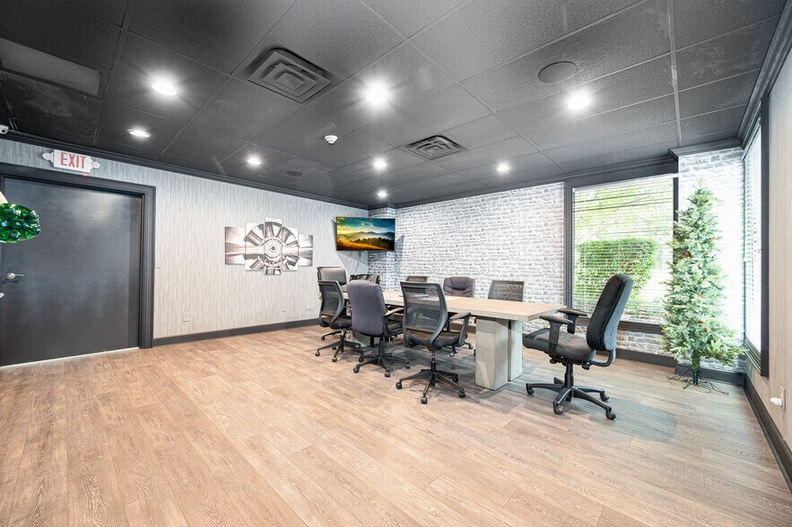 More Photos Of 300 Heath Rd, Heath Airplane Hangar For Sale