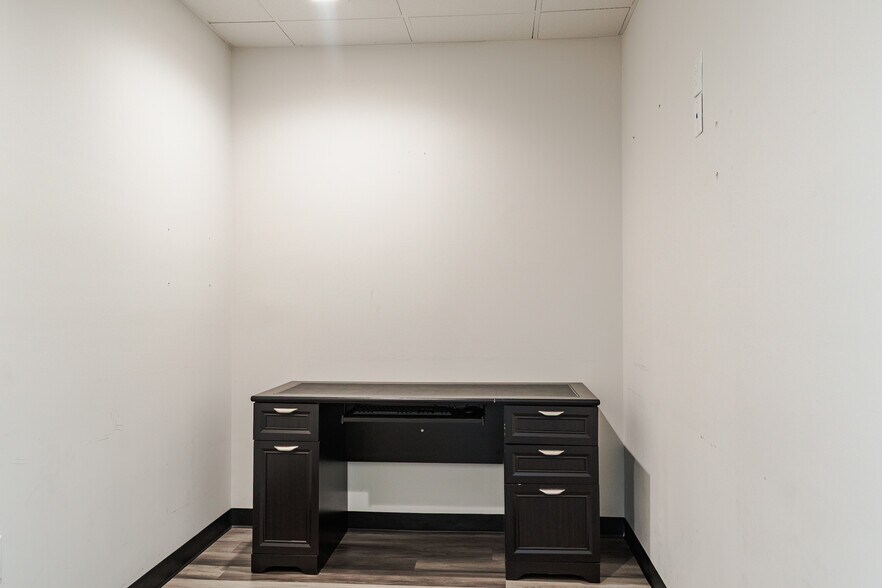More Photos Of 1707 Alpine Dr, Columbia Storefront Retail Office For Lease