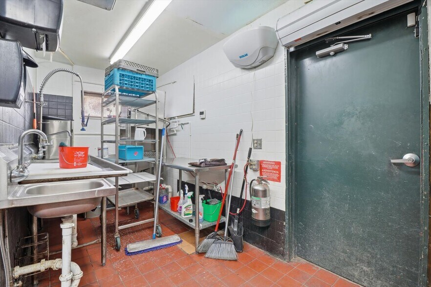 More Photos Of 859 S US Highway 41, Inverness Restaurant For Sale