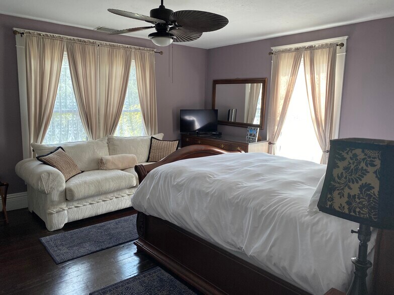 More Photos Of 304 15th St W, Bradenton Hospitality For Sale