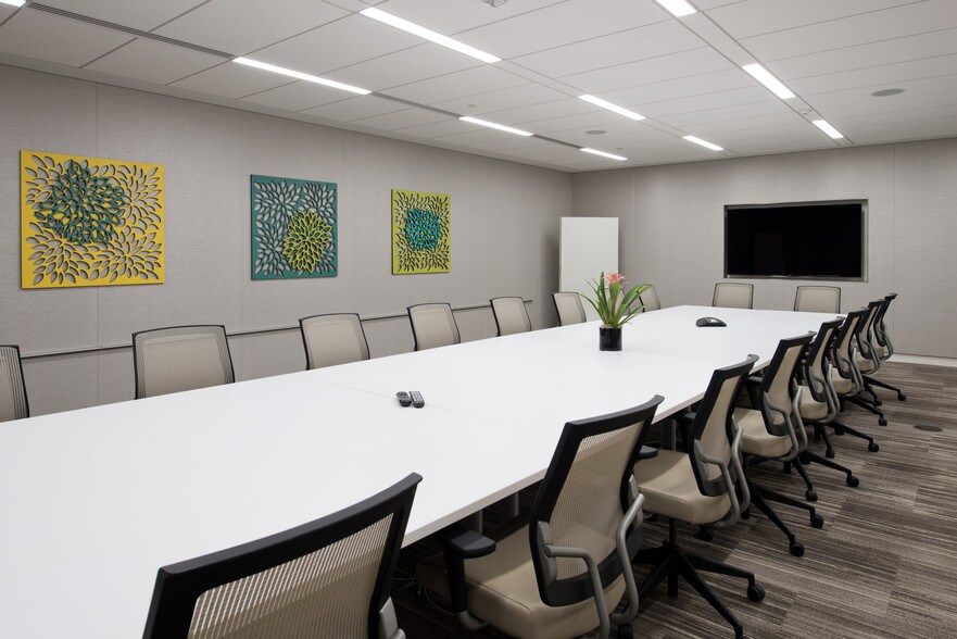 More Photos Of 7101 Wisconsin Ave, Bethesda Office For Lease