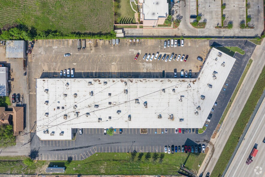 More Photos Of 14655 Northwest Fwy, Houston Showroom For Lease