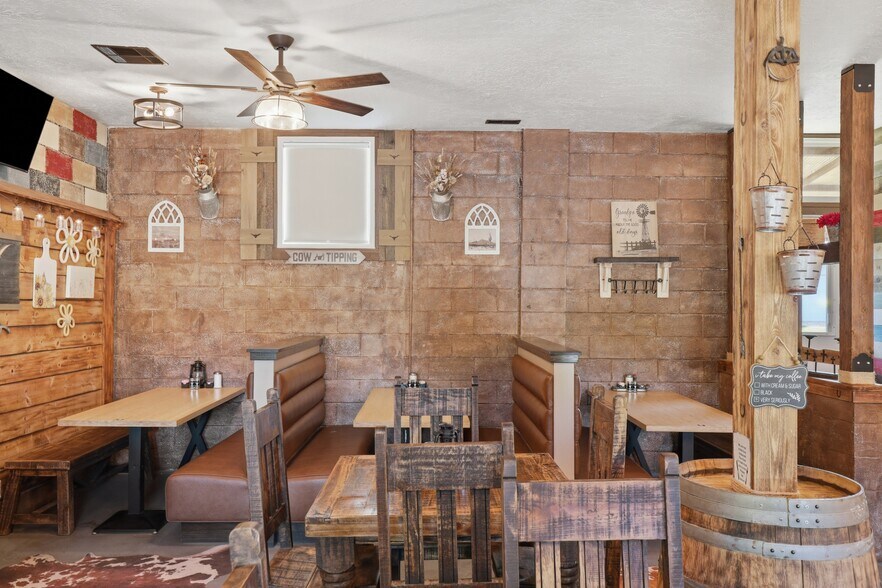 More Photos Of 112 N Chisholm Trl, Dover Restaurant For Sale
