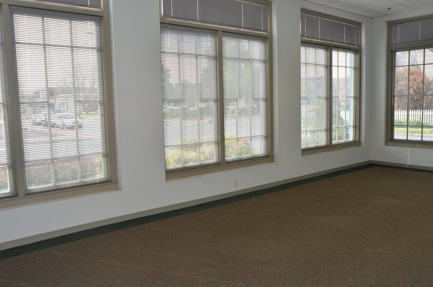 More Photos Of 415-417 Wolfe St, Fredericksburg Medical For Lease