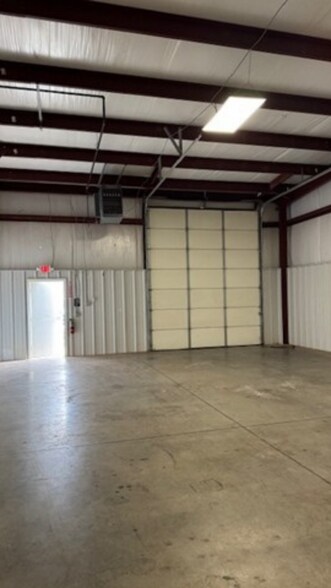 More Photos Of 8210 N Classen Blvd, Oklahoma City Industrial For Lease