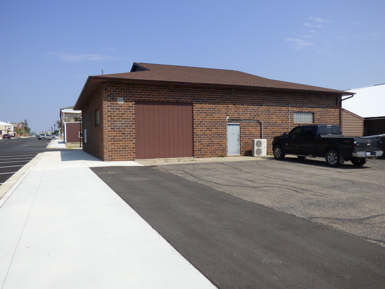 More Photos Of 106 N Renville St, Winthrop Office For Sale