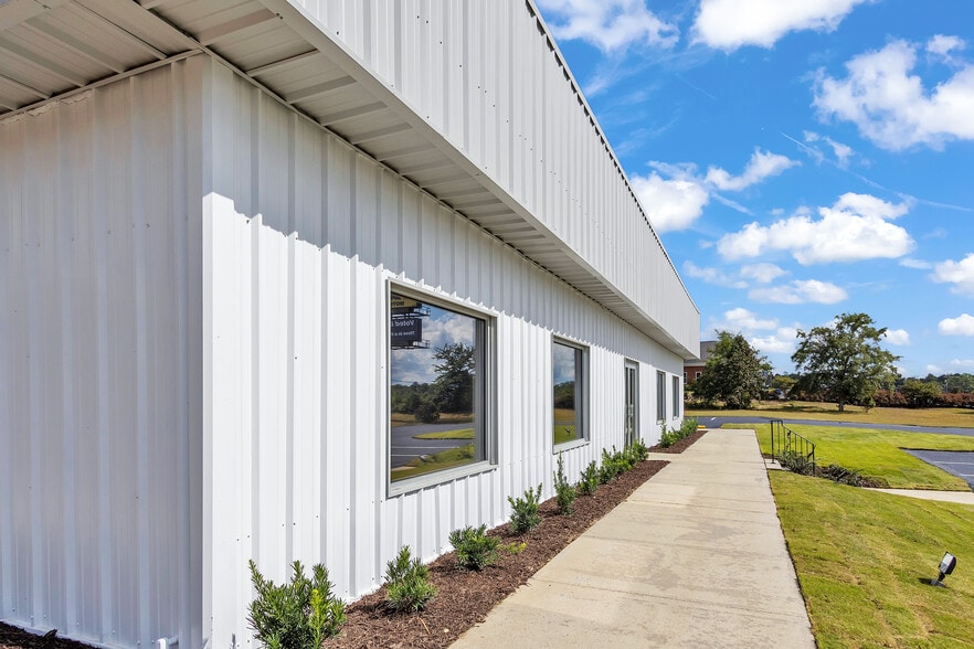 More Photos Of 1982 Us-1, Graniteville Showroom For Sale