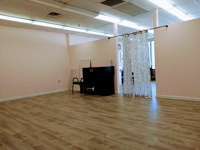 More Photos Of 1606 Main St, Weymouth Storefront For Lease