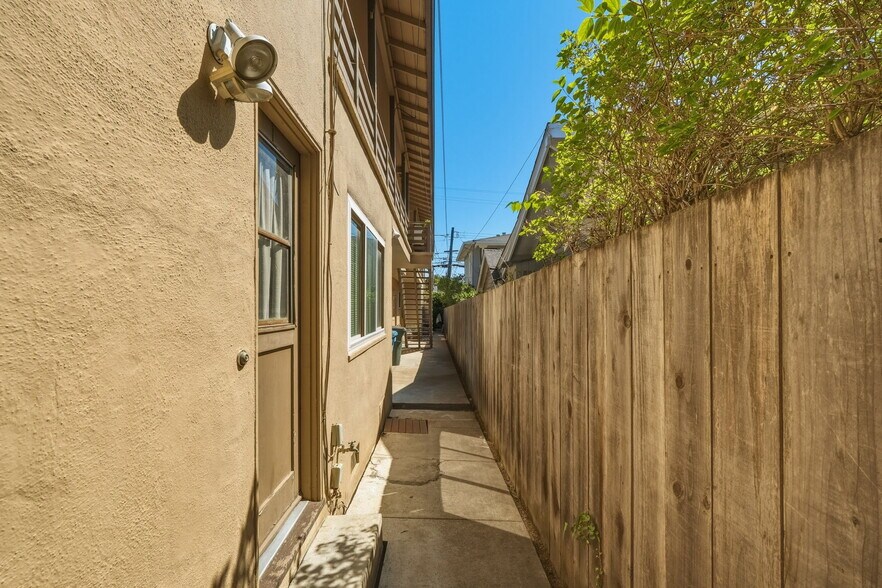 More Photos Of 1051-1055 Whipple Ave, Redwood City Apartments For Sale