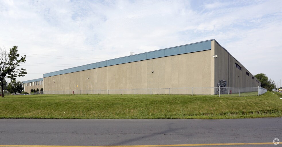 Primary Photo Of 1375 Rue Newton, Boucherville Warehouse For Lease