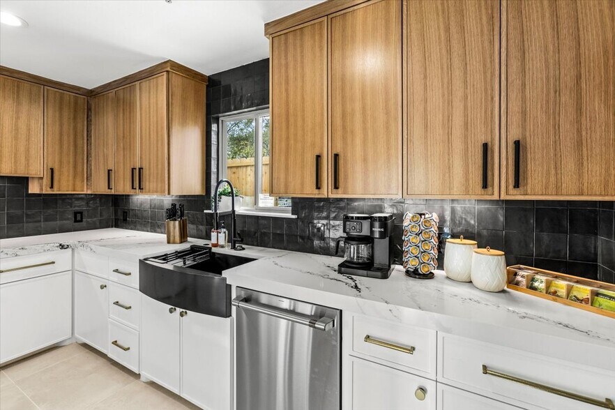 More Photos Of 8811 West Ln, Magnolia Office For Sale