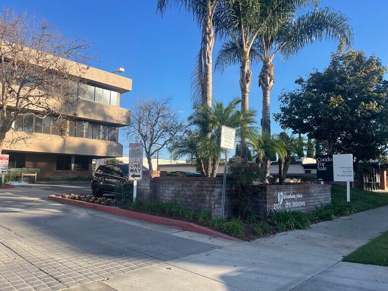More Photos Of 2107 N Broadway, Santa Ana Loft Creative Space For Sale