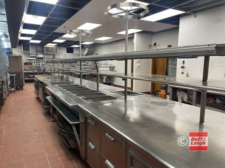 More Photos Of 335 S Main St, Munroe Falls General Retail For Sale