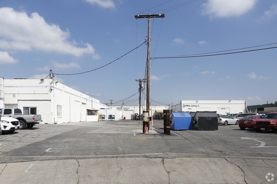 Primary Photo Of 15215 Keswick St, Van Nuys Warehouse For Lease