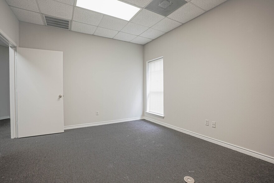 More Photos Of 14721 Pebble Bend Dr, Houston Medical For Lease