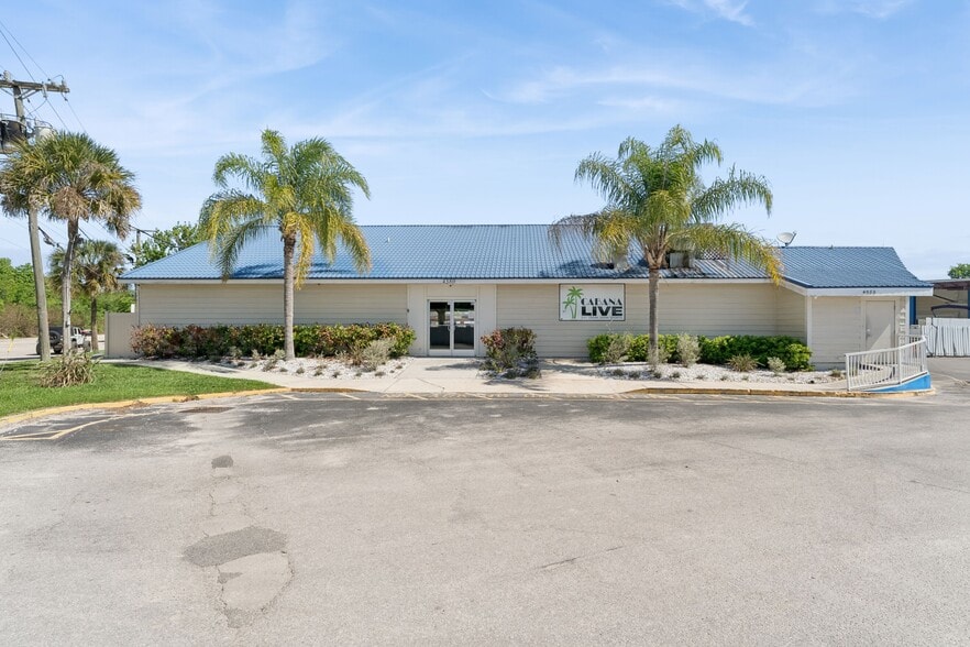 Primary Photo Of 4380 Carraway Pl, Sanford Restaurant For Lease