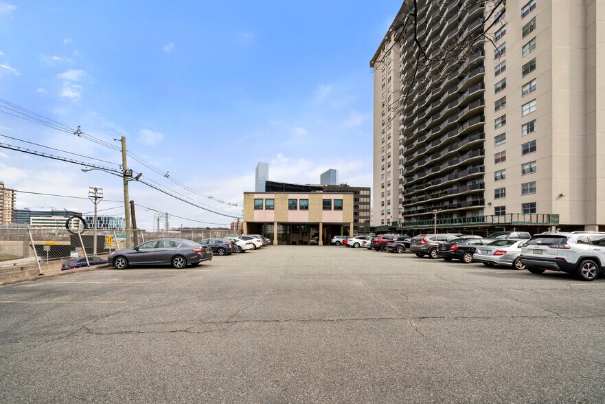 More Photos Of 2083 Center Ave, Fort Lee Medical For Lease