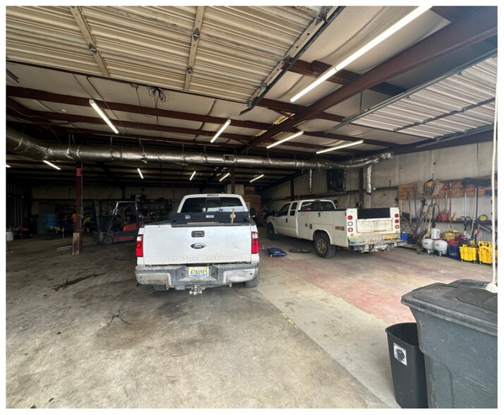 More Photos Of 4628 Commercial Dr, Huntsville Warehouse For Lease