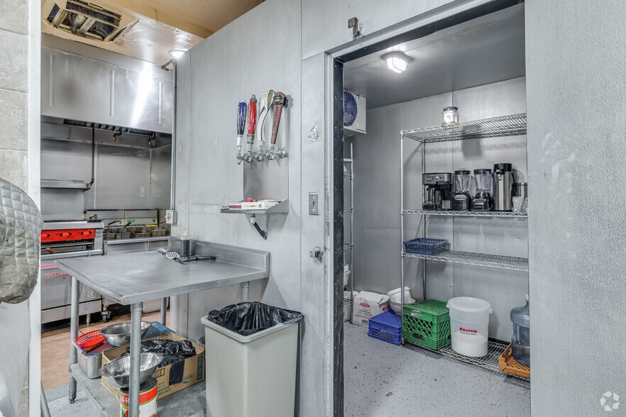 More Photos Of 7830 N 19th Ave, Phoenix Restaurant For Sale