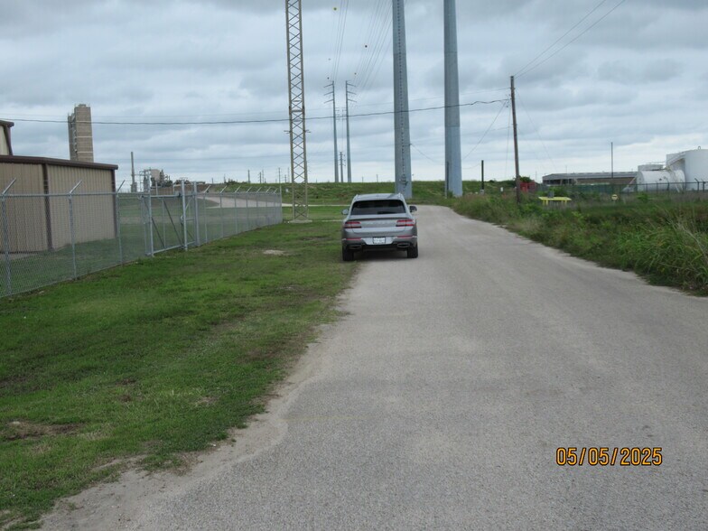More Photos Of 530 E 2nd St, Freeport Warehouse For Lease