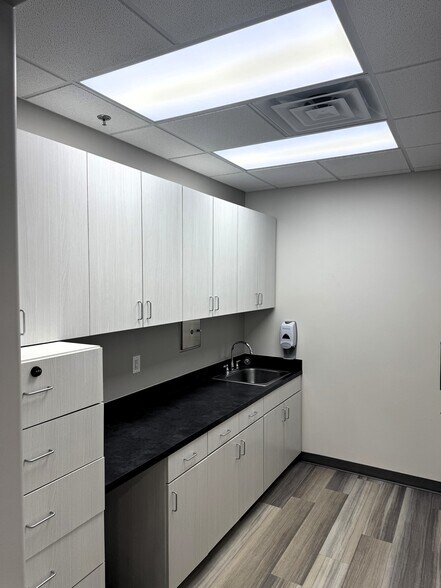More Photos Of 4601 Old Shepard Place, Plano Medical For Lease