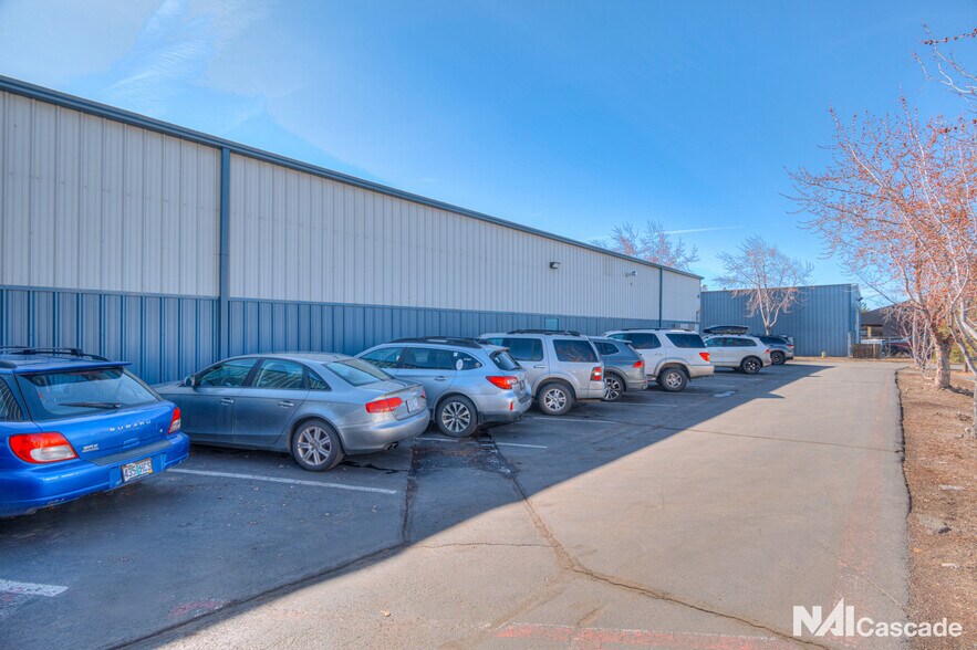 More Photos Of 1305-1309 SE Armour Rd, Bend Warehouse For Lease