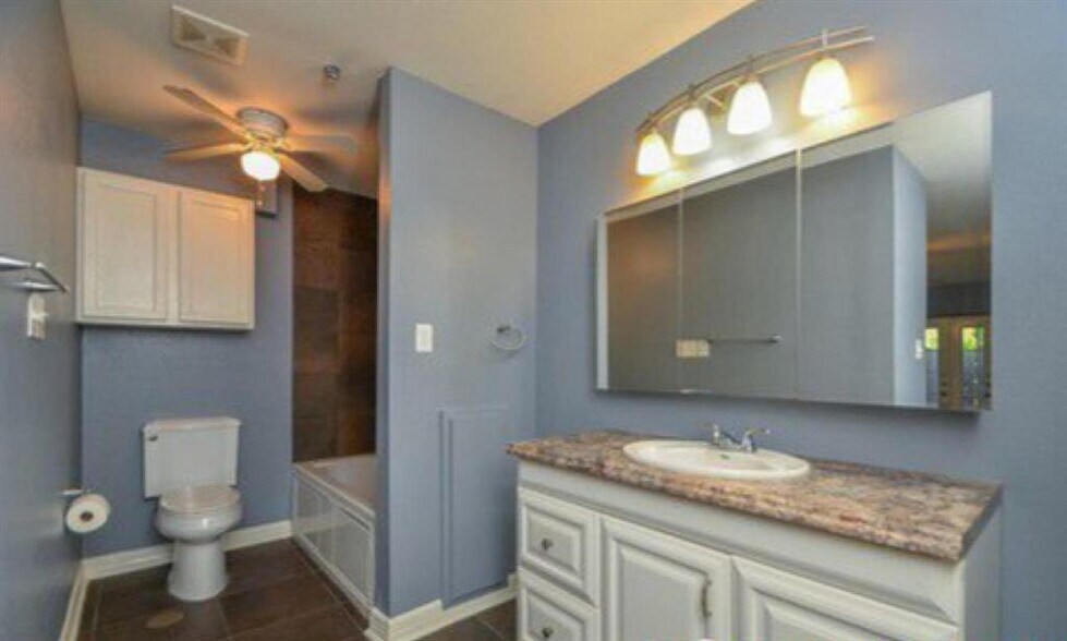 More Photos Of 7648 Broadview Dr, Houston Apartments For Sale