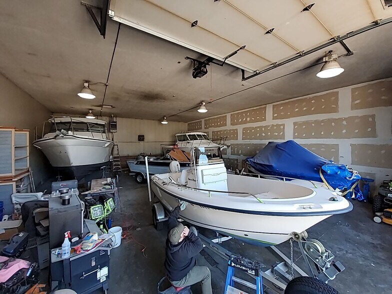 More Photos Of 5750 N Ridge Rd, Madison Light Manufacturing For Sale