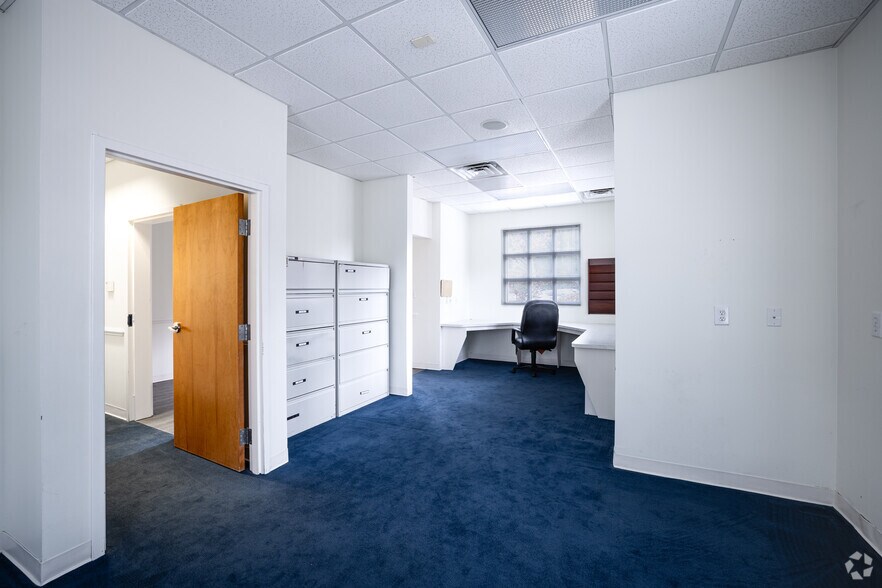 More Photos Of 1037 Chuck Dawley Blvd, Mount Pleasant Office Residential For Lease