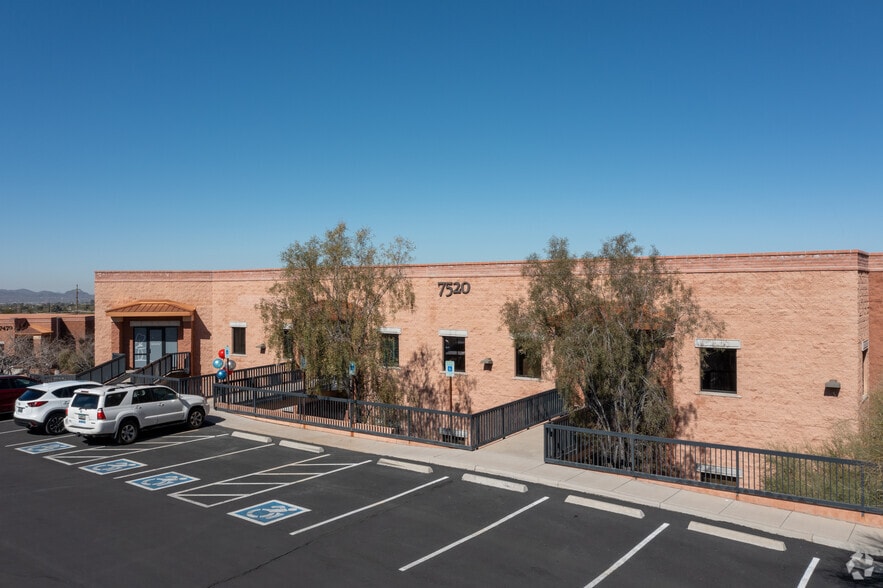 More Photos Of 7490 N Oracle Rd, Tucson Unknown For Lease