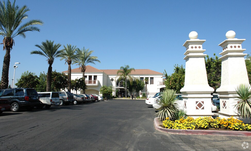 More Photos Of 6297 N Fresno St, Fresno Office For Sale