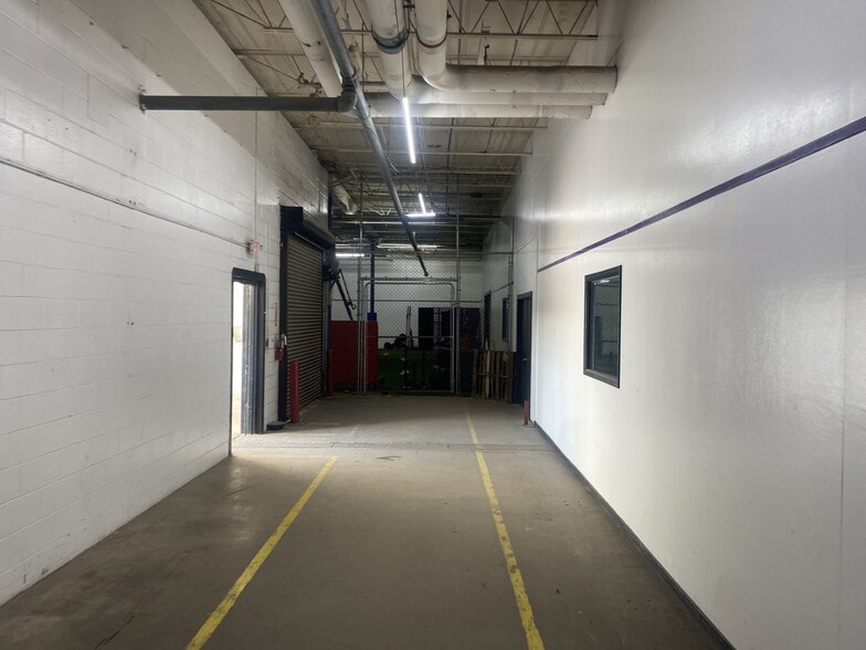 More Photos Of 2930 W Pafford St, Fort Worth Manufacturing For Sale