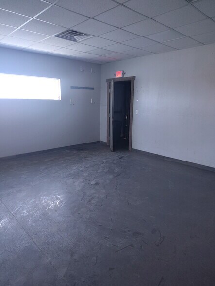More Photos Of 155 US 285 N hwy, Pecos Warehouse For Sale