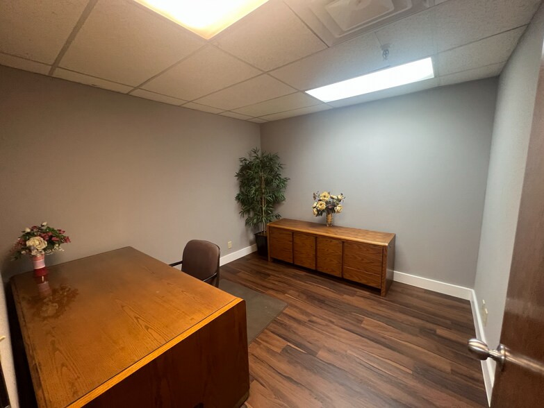 More Photos Of 201 N Ann Arbor Ave, Oklahoma City Showroom For Lease