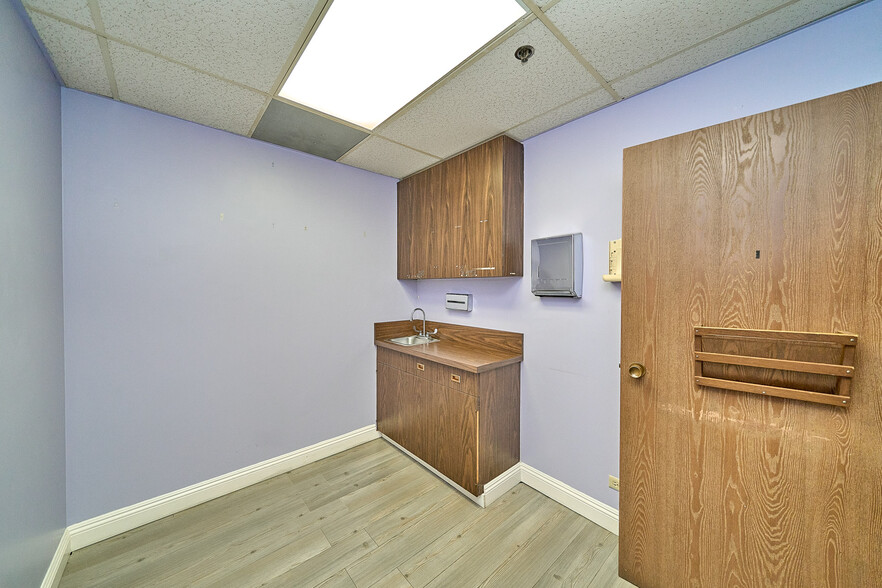 More Photos Of 8737 Beverly Blvd, West Hollywood Medical For Sale