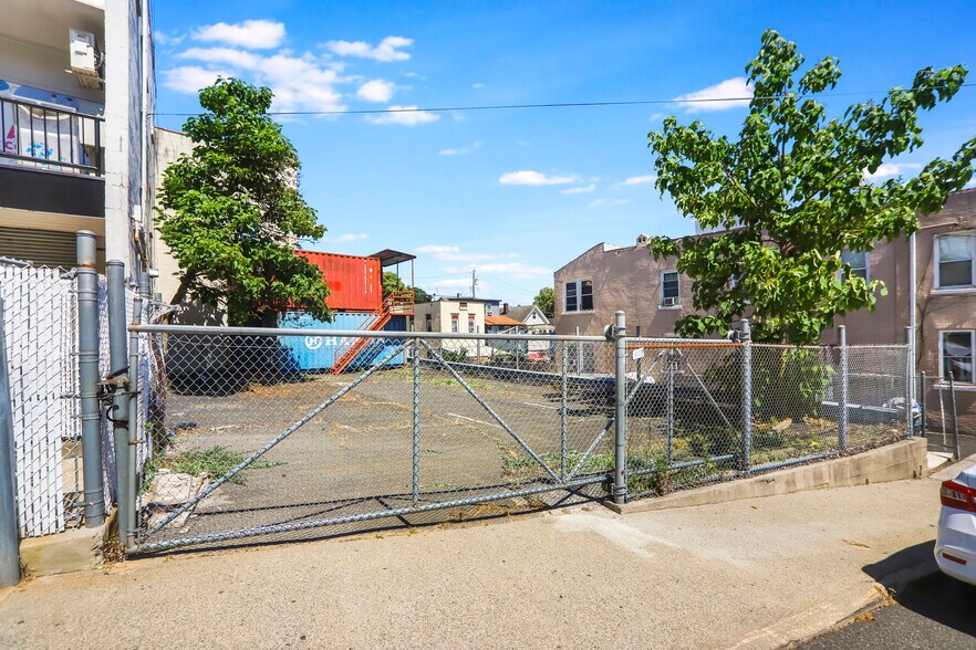 More Photos Of 114 McClean Ave, Staten Island Storefront For Lease