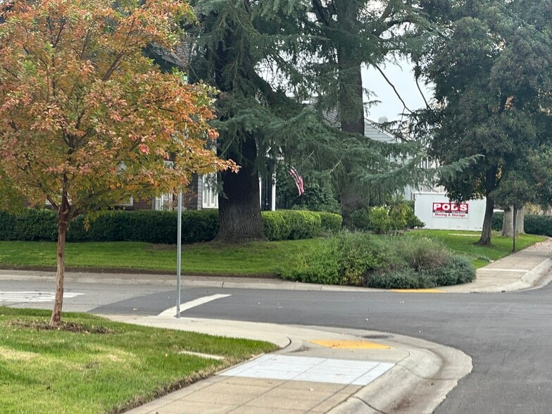 More Photos Of 150 W Stadium Dr, Stockton Apartments For Sale