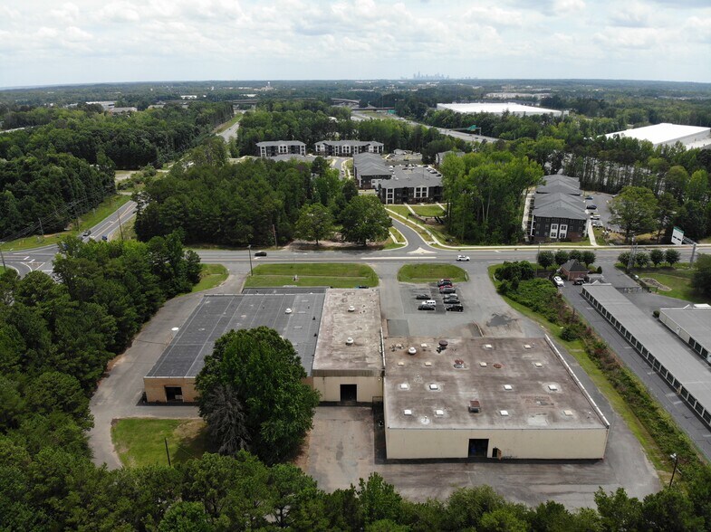 More Photos Of 11601 Hambright Rd, Huntersville Manufacturing For Lease