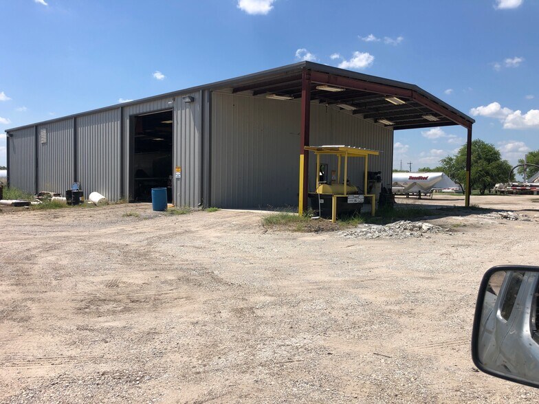 More Photos Of 11585-2 Hwy 181, San Antonio Office For Lease