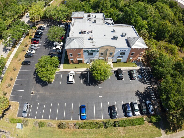 More Photos Of 18101 Highwoods Preserve Pkwy, Tampa Office Residential For Lease