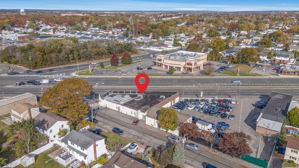 More Photos Of 150 W Sunrise Hwy, Lindenhurst General Retail For Lease