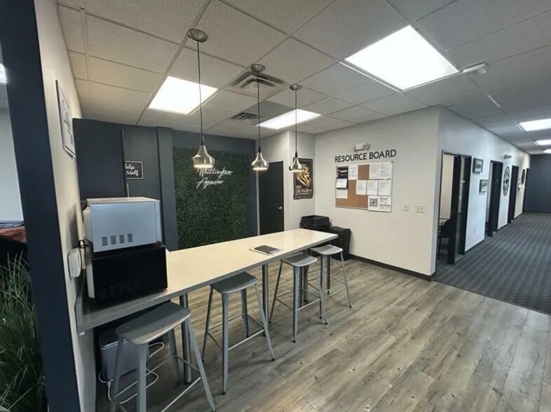 More Photos Of 9011 N Meridian St, Indianapolis Office For Lease